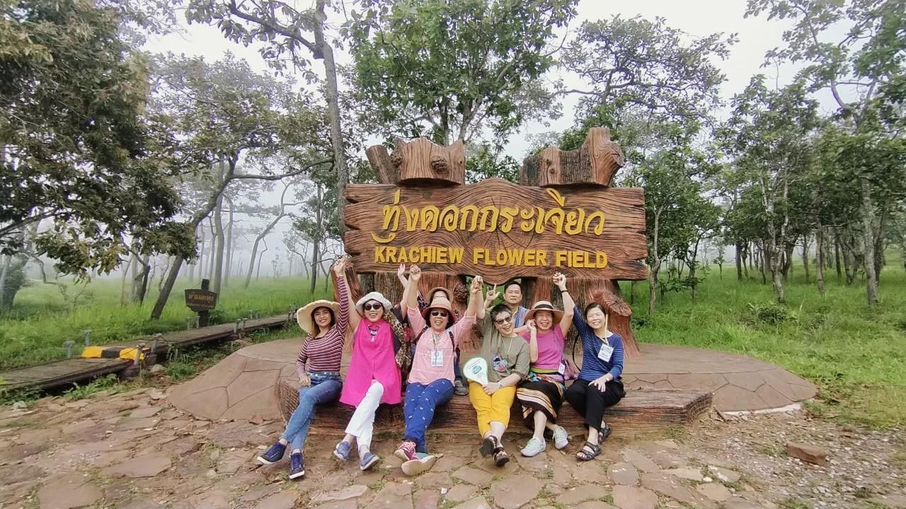 คึดฮอด อีสานเขียว เที่ยวหน้าฝน ท่องเที่ยวเติมบุญ เคล้าวิถีชุมชน ยลธรรมชาติ Unseen กรุงเทพฯ-อุดรธานี-หนองบัวลำภู-ชัยภูมิ-โคราช
เดินทาง 4 วัน 3 คืน วันที่ 15-18  สิงหาคม 2563
