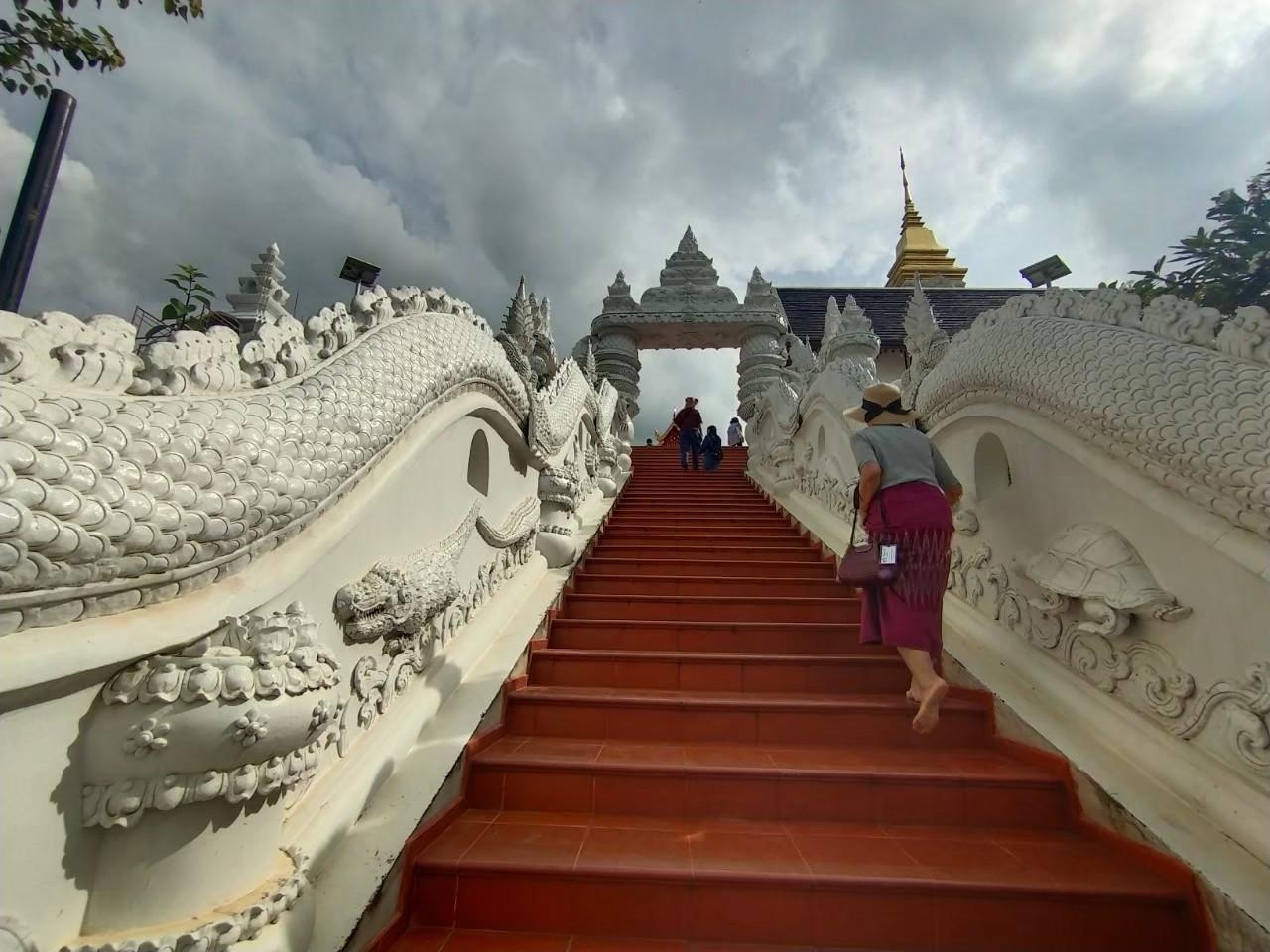 คึดฮอด อีสานเขียว เที่ยวหน้าฝน ท่องเที่ยวเติมบุญ เคล้าวิถีชุมชน ยลธรรมชาติ Unseen กรุงเทพฯ-อุดรธานี-หนองบัวลำภู-ชัยภูมิ-โคราช
เดินทาง 4 วัน 3 คืน วันที่ 15-18  สิงหาคม 2563